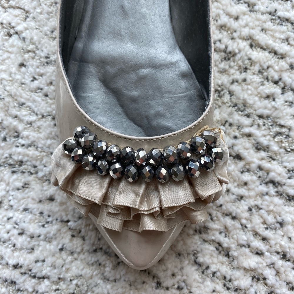 Size 7 Guess flats with beading and satin ruffle